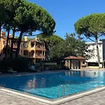 Seafront With Shared Pool Daire *