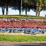 Seafront With Shared Pool