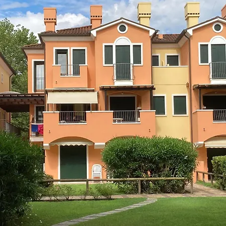 Daire Seafront With Shared Pool